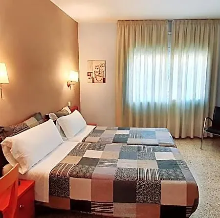 Marinada فندق كامبريلس